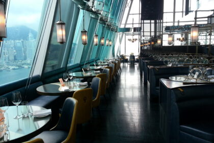 Floor-to-ceiling windows frame an uninterrupted view of Hong Kong Island’s glittering skyscrapers, making it a perfect spot to watch the nightly Symphony of Lights show. Aqua restaurant is one of Hong Kong’s most iconic dining destinations, offering a luxurious experience with some of the best panoramic views of the Victoria Harbour skyline.