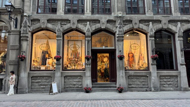 Streetview of shops in old town montréal where you can spend the long weekend.